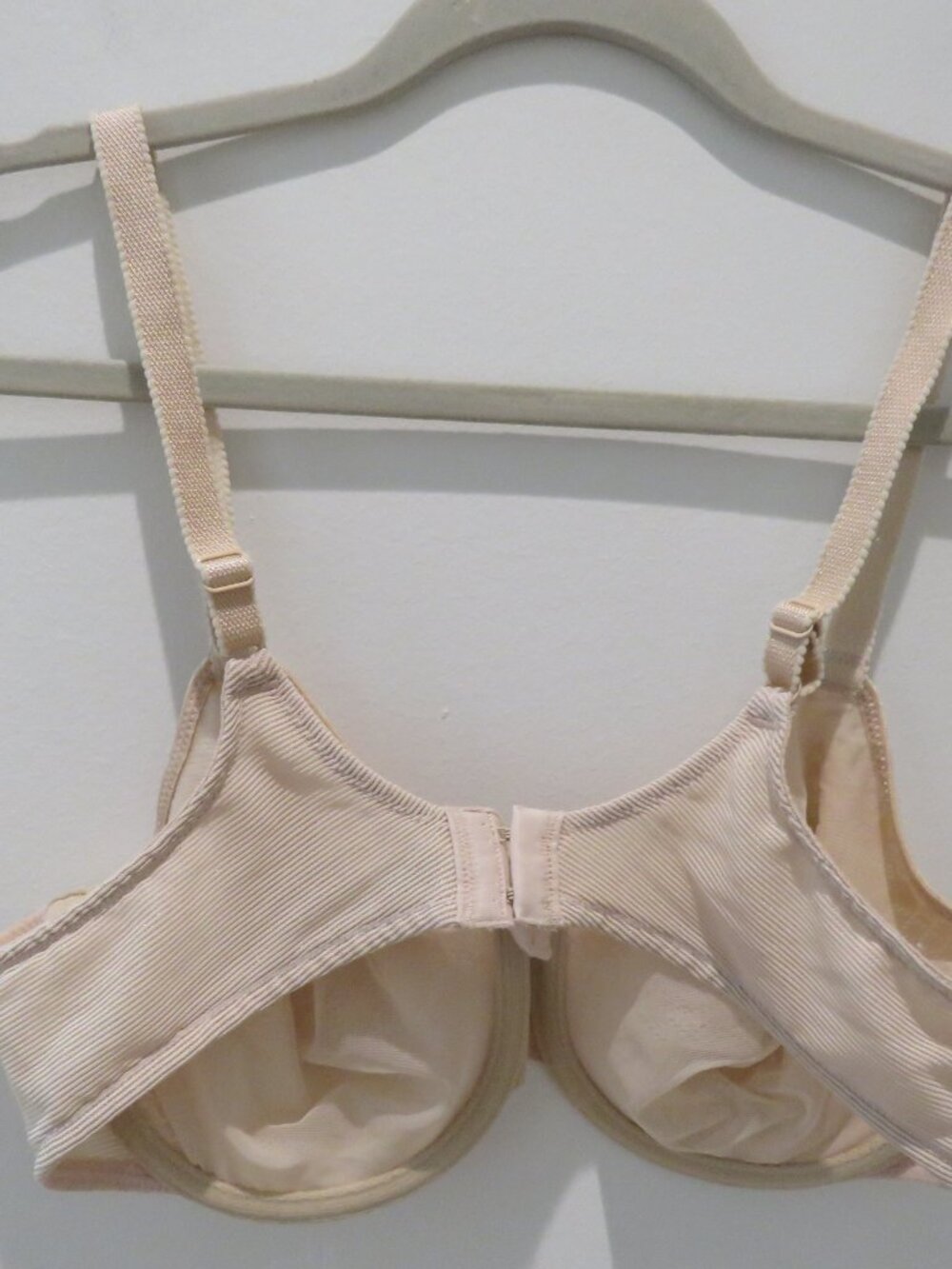 WACOAL Visual Effects Minimizer Bra in Sand Size 36C Neutral Minimalist - Picture 8 of 12